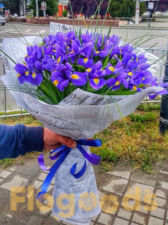 Букет «101 ирис» за 31 654 руб.